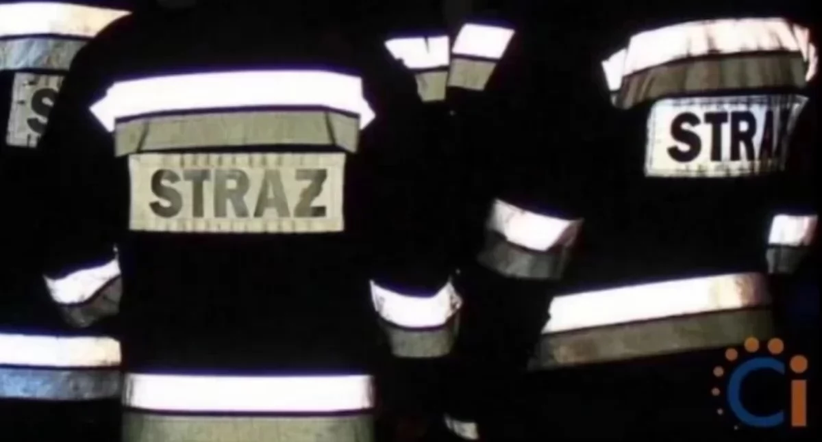 Nocny pożar w Ciechanowie. Akcja strażaków w bloku
