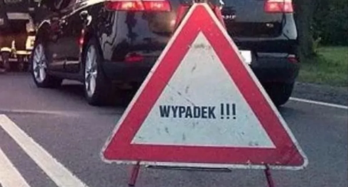 Wypadł z drogi pod Ciechanowem. Przyczyną zablokowane koło?