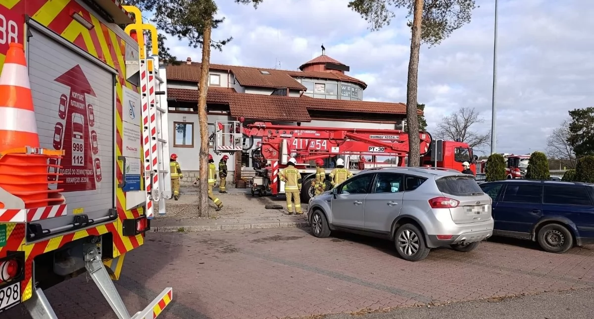 Poranna interwencja straży pożarnej w hotelu i restauracji pod Glinojeckiem [zdjęcia]