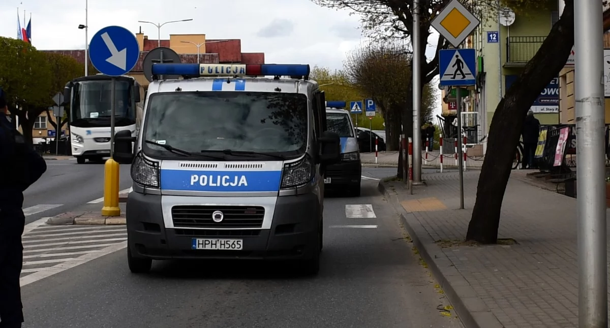Ranne nastolatki trafiły do szpitala w Ciechanowie. Zostały potrącone przez auto 