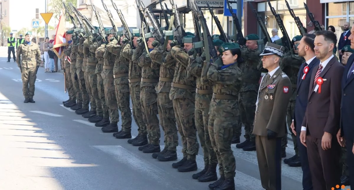 Mieszkańcy Ciechanowa uczcili rocznicę uchwalenia Konstytucji 3 Maja [zdjęcia/wideo]