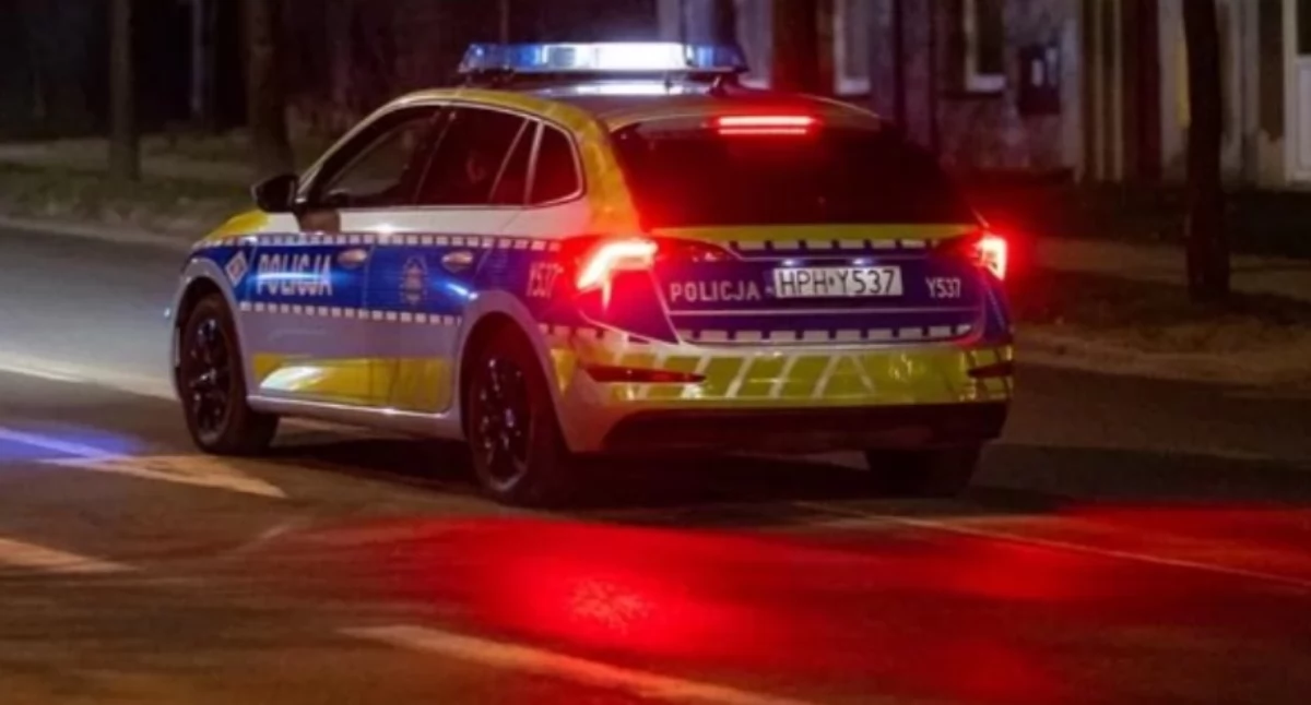 Jechał całą szerokością ulicy w Ciechanowie. Pijany kierowca złamał pięć zakazów