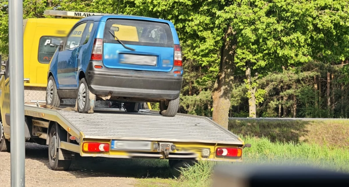 Myślał, że dowód wystarczy do kierowania. Pojazd trafił na lawetę, a on stanie przed sądem
