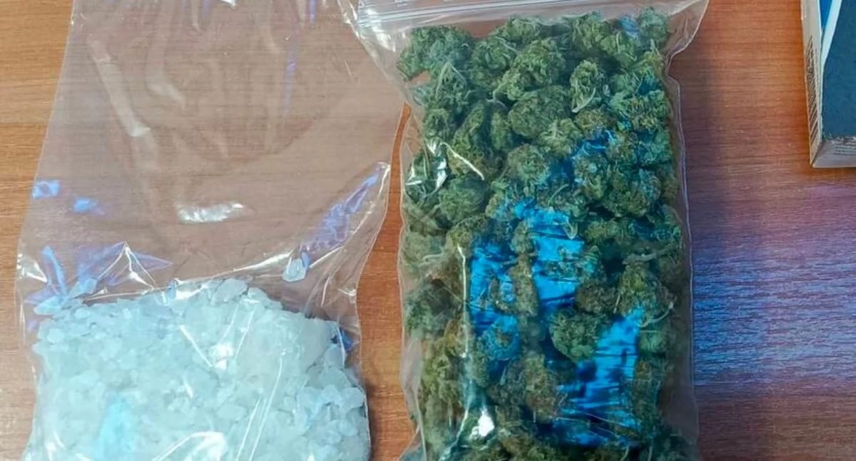 Prawie kilogram narkotyków w Ciechanowie. Kryminalni zatrzymali jedną osobę