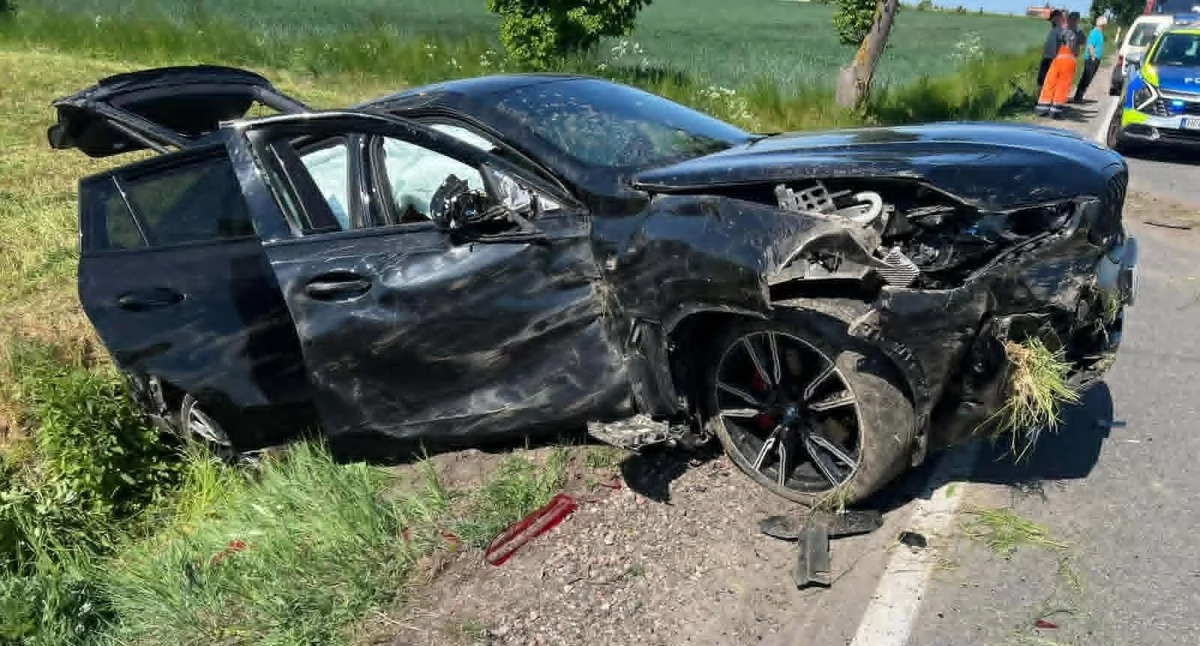 Dachowało BMW. Młody kierowca ranny w wypadku