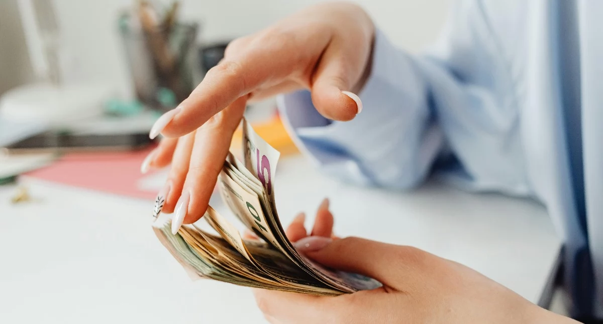 Wyjście z finansowego dołka. Strategie konsolidacji i restrukturyzacji zobowiązań przy ograniczonych formalnościach.