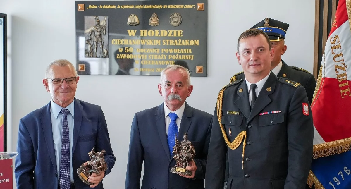 W hołdzie ciechanowskim strażakom. Pół wieku od powołania Zawodowej Straży Pożarnej w Ciechanowie [zdjęcia]