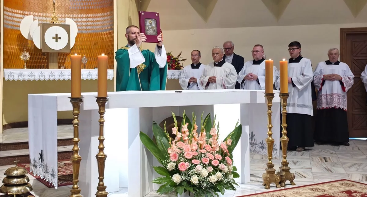 Nowy proboszcz otrzymał klucze do kościoła w Ciechanowie [zdjęcia]