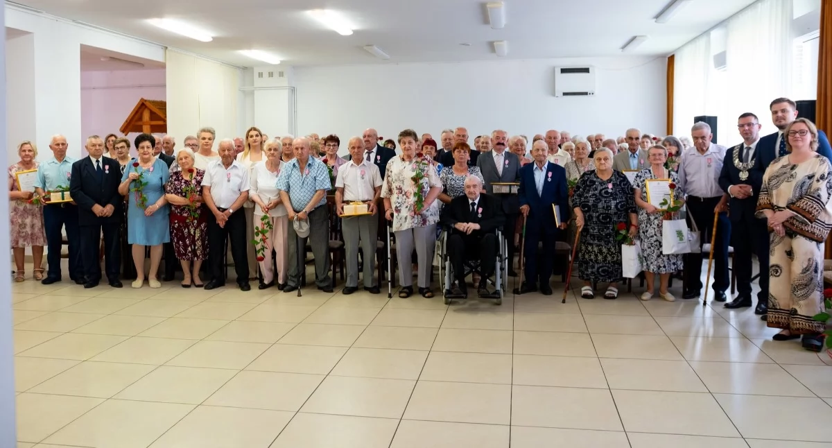 Medale dla 40 par. Wyjątkowa uroczystość w gminie Ojrzeń [zdjęcia]