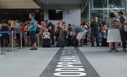 Lotnisko w Modlinie czeka na pasażerów. Pierwsze rejsy od poniedziałku.