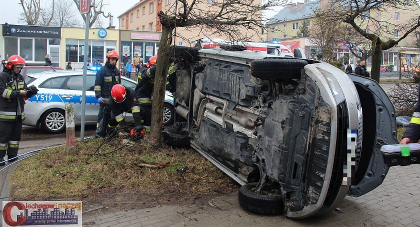 Po zdarzeniu na ul. 11 PUL. Autem kierował 74-latek, zatrzymano mu prawo jazdy