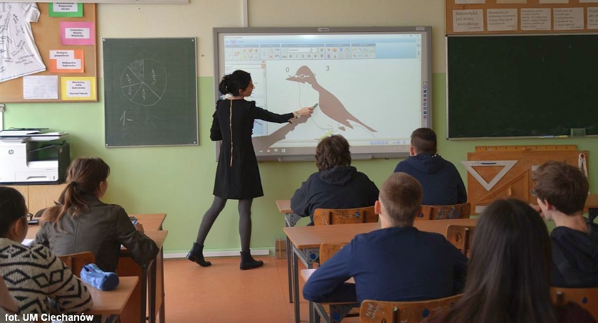 Nowoczesny sprzęt i dodatkowe zajęcia w ciechanowskich szkołach