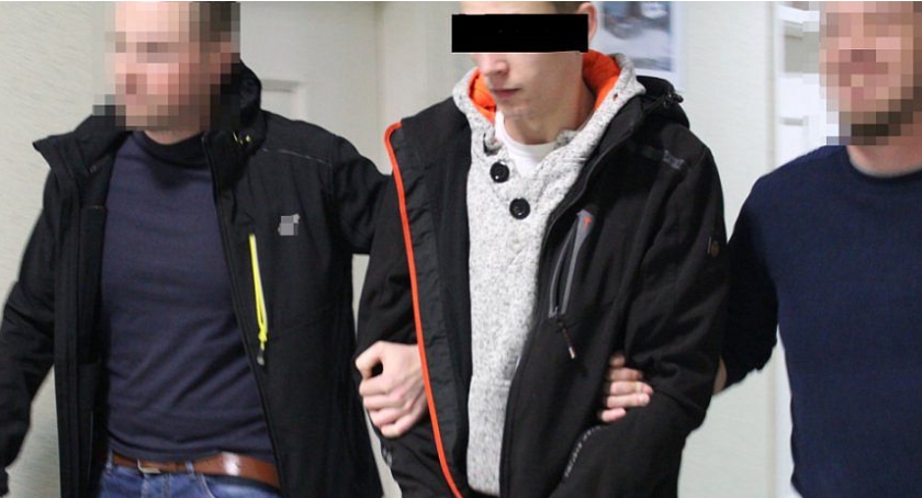 Kolejna akcja stołecznej policji pod Ciechanowem. Zatrzymano dwóch mężczyzn (wideo/zdjęcia)