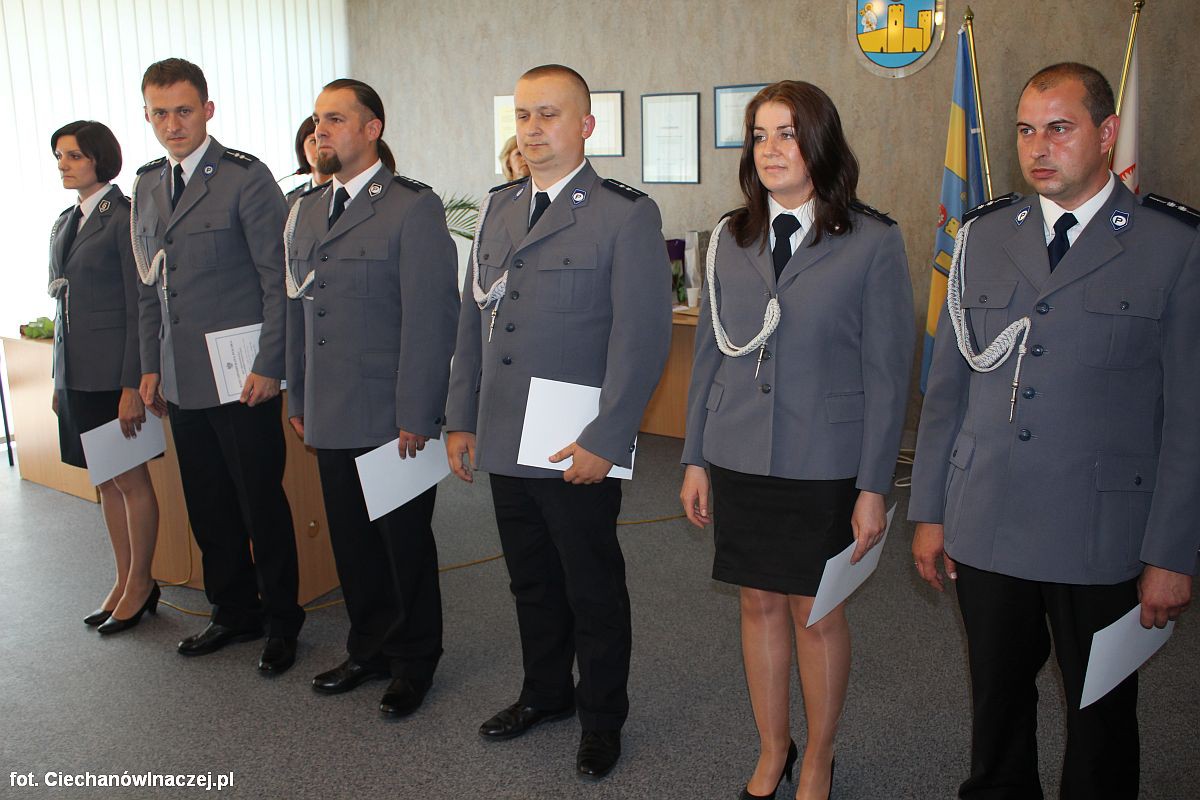 Święto Policji w Ciechanowie. Były awanse i odznaczenia (zobacz zdjęcia)