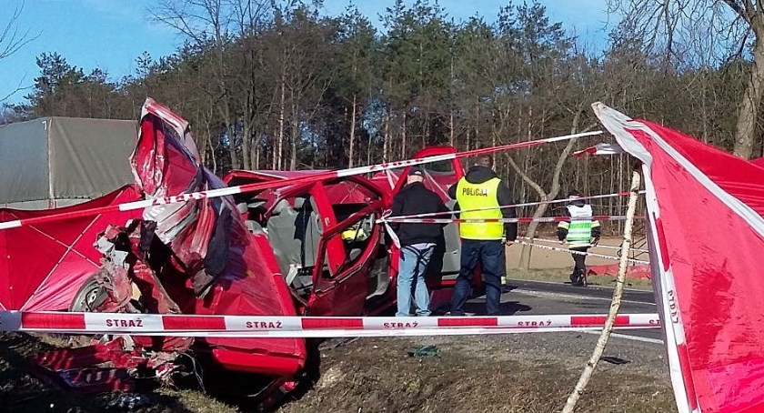 W wypadku pod Pawłowem zginęło pięciu mężczyzn. Podróżowali do pracy