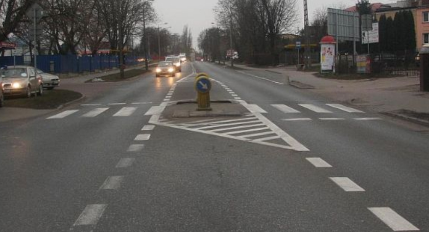 Zderzenie samochodów przy przejściu dla pieszych na ul. Płockiej