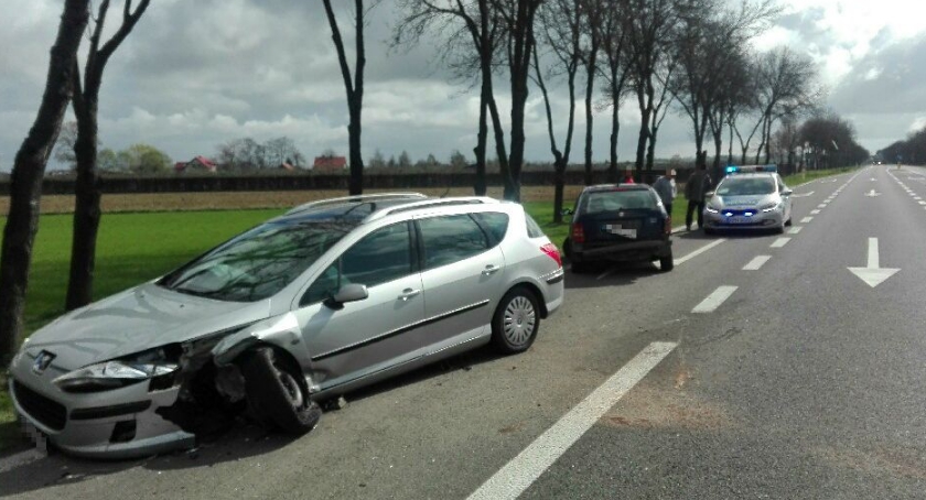 Poranne zderzenie trzech aut na drodze krajowej