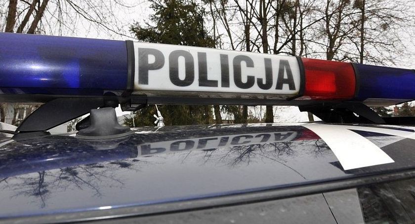 Autobus przewrócił się na bok. Cztery osoby trafiły do szpitala