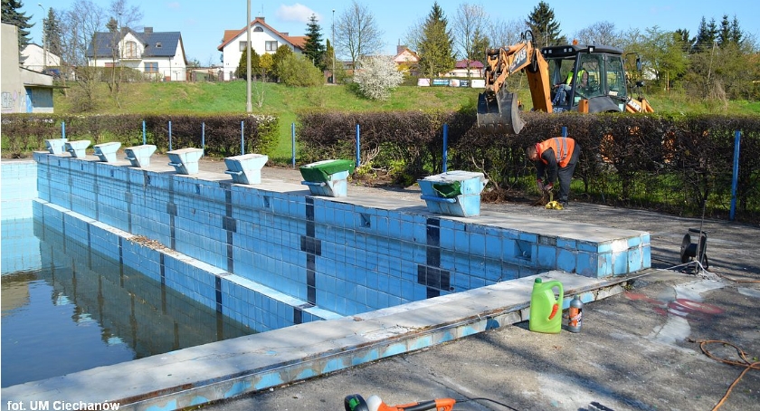 W Ciechanowie ruszyła modernizacja basenu odkrytego