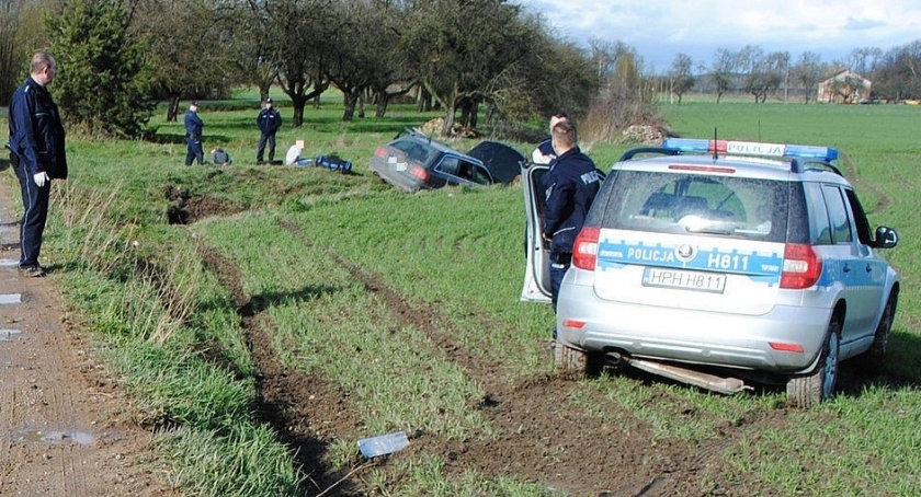 18-latek z Audi staranował radiowozy. Przewoził papierosy z przemytu