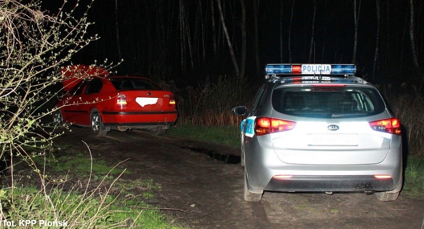U sąsiadów: Pijany 32-latek chciał przejechać policjantów. Przewoził żonę i dziecko
