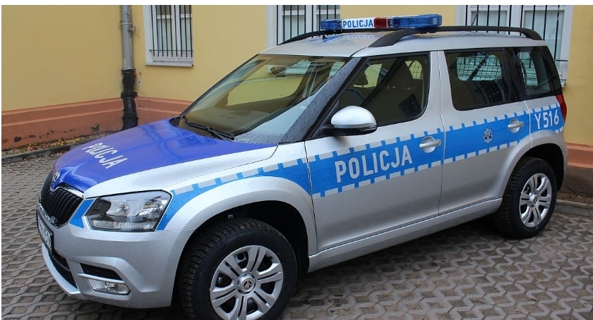 25-latek uderzył skuterem w osobówkę
