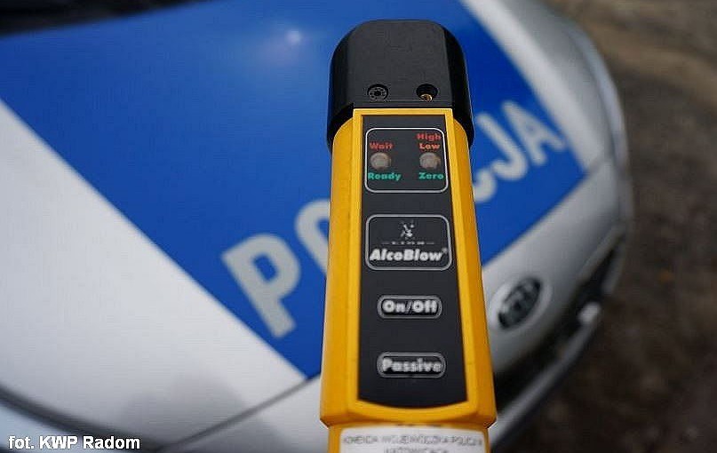 Pijany kierowca zatrzymany w Ciechanowie. Policję powiadomił świadek