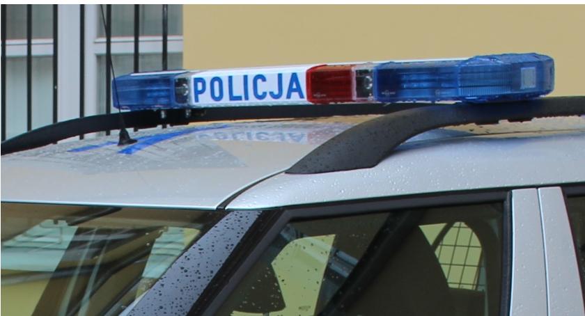 Nastolatka uderzyła Seatem w zaparkowanego Opla