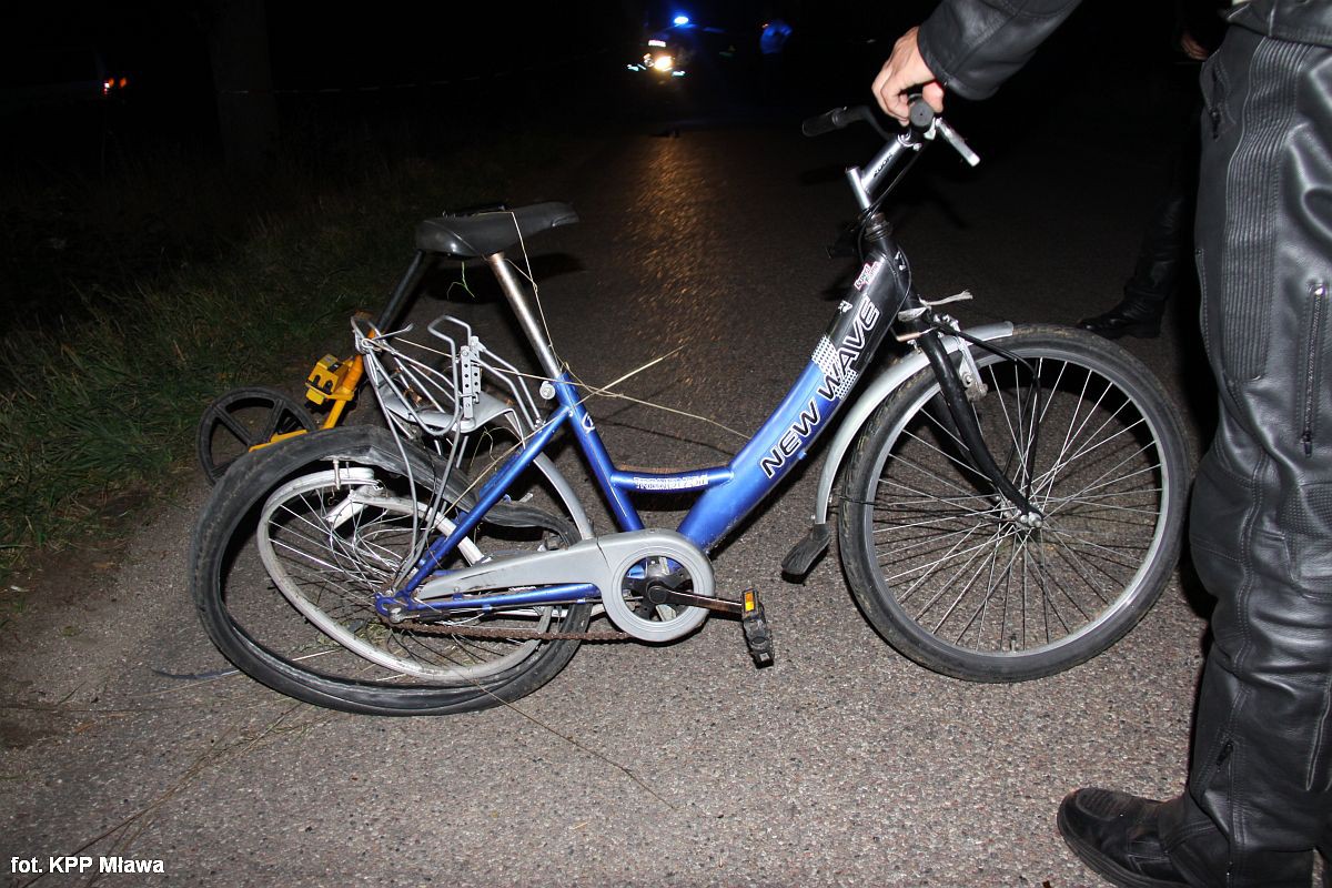 Potrącił rowerzystę i uciekł. Cyklista jest w stanie krytycznym