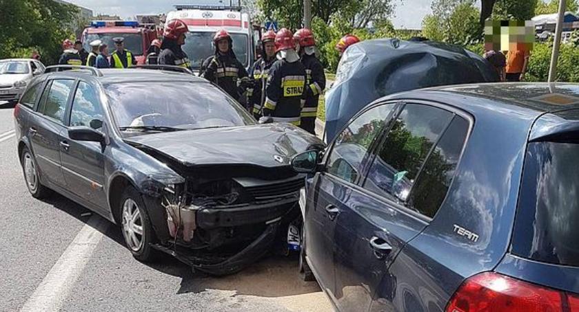 23-latek sprawcą zderzenia trzech aut w Ciechanowie. Cztery osoby trafiły do szpitala