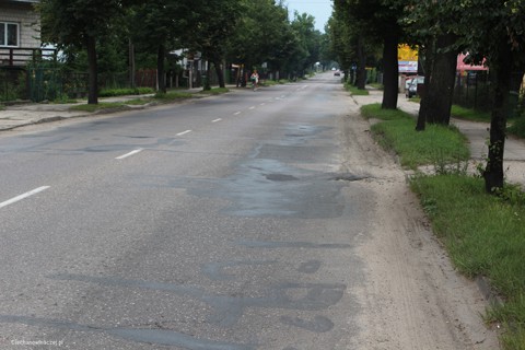 Motocyklista ranny w wypadku na Płońskiej. Kierowca osobówki zajechał mu drogę
