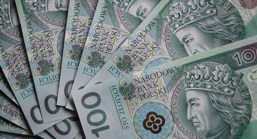 Pracodawcy z Ciechanowa mogą ubiegać się o refundację kosztów wynagrodzeń