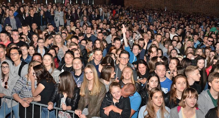 Udana zabawa podczas Juwenaliów. Tłumy na zamkowym dziedzińcu (fotorelacja)
