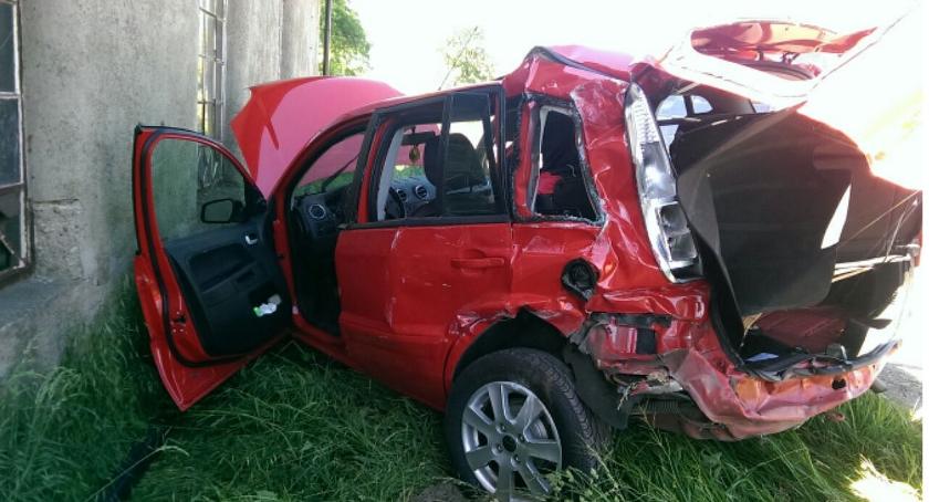 U sąsiadów: Ford uderzył w budynek. Wcześniej zderzył się z Manem