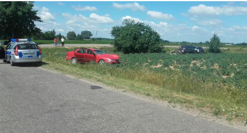 Trzy osoby ranne po zderzeniu Mazdy z Volkswagenem
