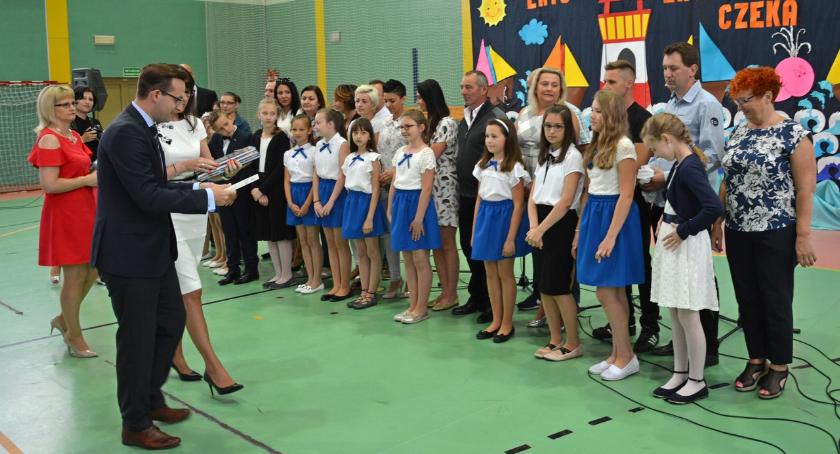 Ostatni dzwonek w ciechanowskiej SP 4 (zdjęcia)