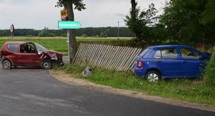 Trzy osoby ranne po zderzeniu osobówek