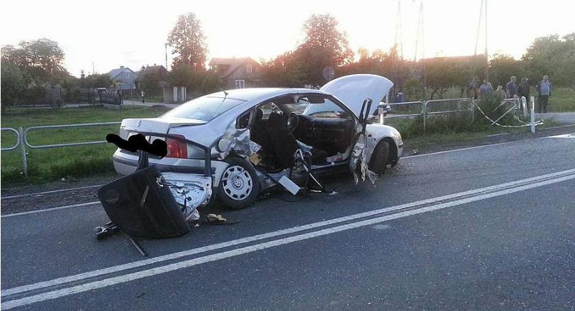 Zderzenie Volkswagena z BMW u sąsiadów. Są poszkodowani (zdjęcia)
