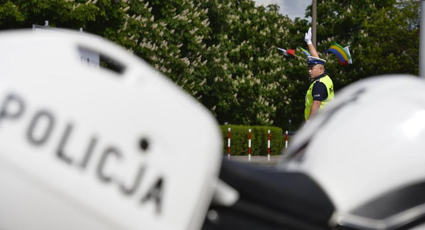 Zderzenie osobówki z motocyklem u sąsiadów. Ranny 30-latek
