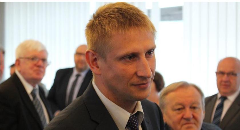 Ile zarobi nowy burmistrz Glinojecka? Radni ustalili wysokość jego wynagrodzenia