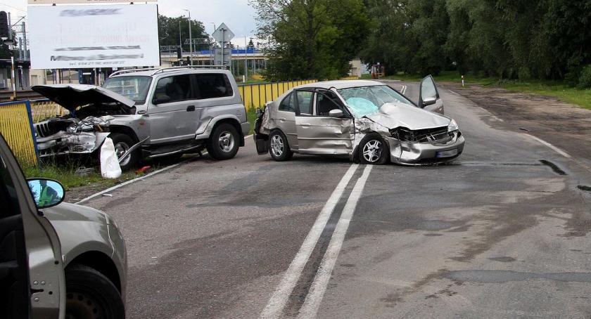 Dwie osoby ranne w wypadku u sąsiadów. Sprawcą 19-latek (zdjęcia)