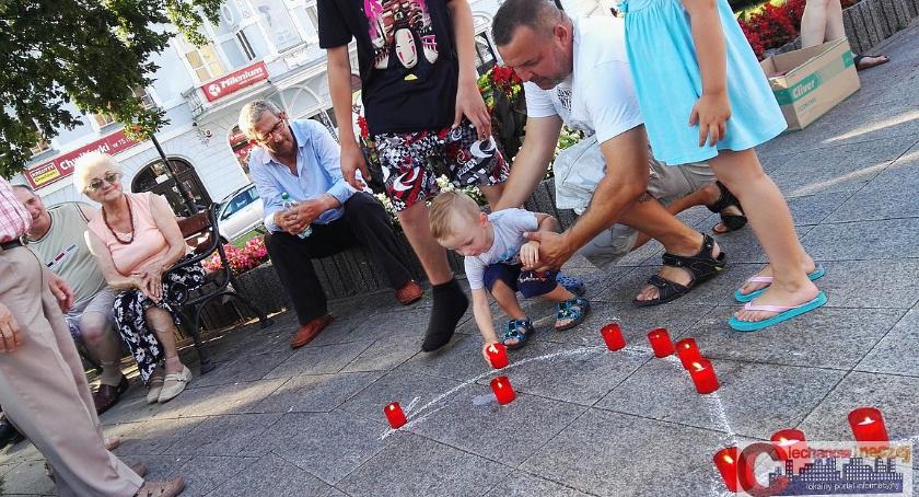 Powstańcze śpiewo-granie na ciechanowskim deptaku (zdjęcia)