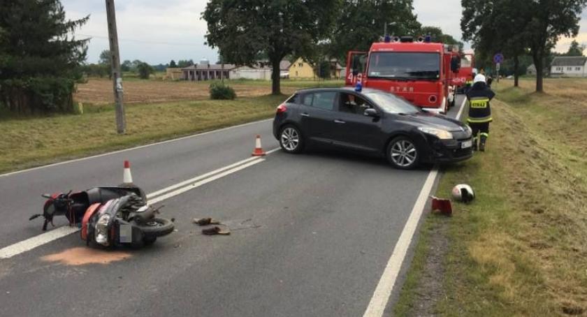 Dostawczy Opel uderzył w motorower. Ranny 14-latek