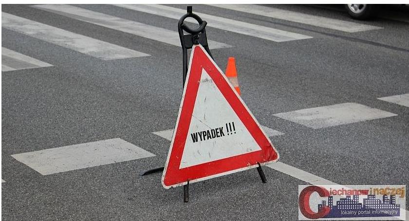 Rover dachował pod Ciechanowem. Kierowca był pod wpływem alkoholu?