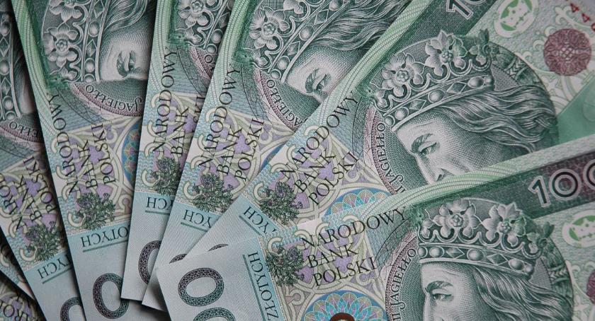 Koniec ery listonosza? Płocki ZUS wypłaca bezgotówkowo już 66% emerytur i rent 