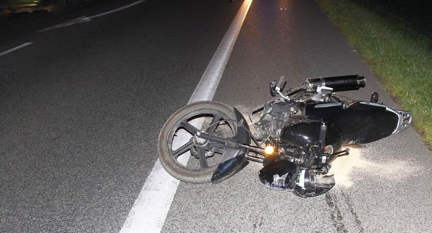 Pijany motorowerzysta potrącił pijanych pieszych