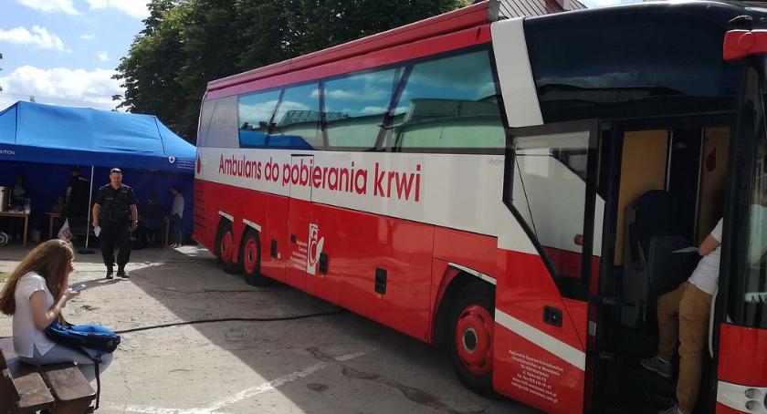 Policjanci z Ciechanowa zapraszają do udziału w zbiórce krwi