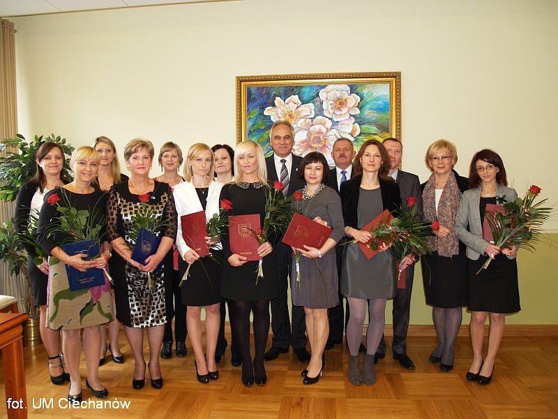 Trzynastu nowych nauczycieli mianowanych w Ciechanowie
