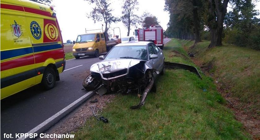 Dwie osoby ranne po dachowaniu Audi (zdjęcia)