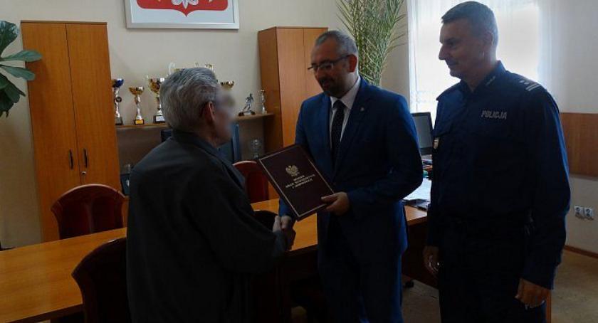 Ciechanowianin pomógł w schwytaniu przestępcy. Otrzymał podziękowania od szefa MSWiA